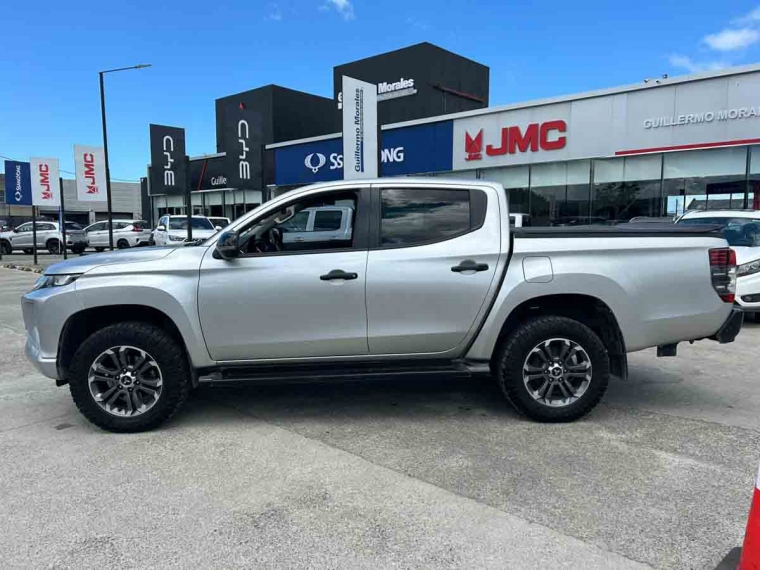 Mitsubishi L200 New L-200 Dakar 2.4 Crs  At 4x4 Td E5 2023 Usado  Usado en Webautos.cl