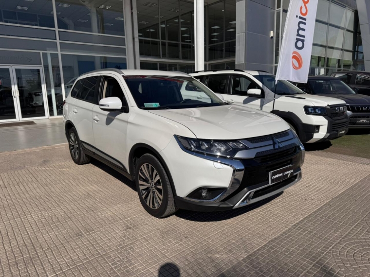 Mitsubishi Outlander 2.0 Glx At 4x2 2023 Usado  Usado en Webautos.cl