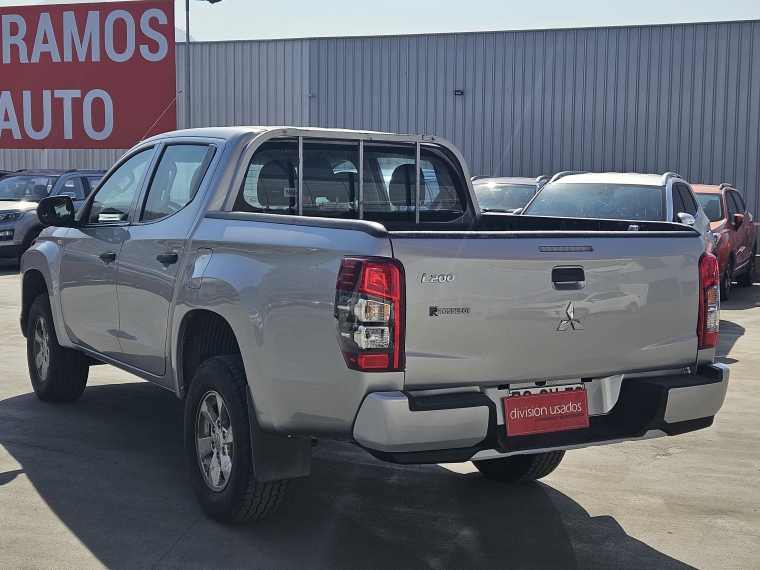 Mitsubishi L200 L200 D/c 2.4 Work Cr 4x2 Wf Doble Airbag Mn 2022 Usado en Rosselot Usados