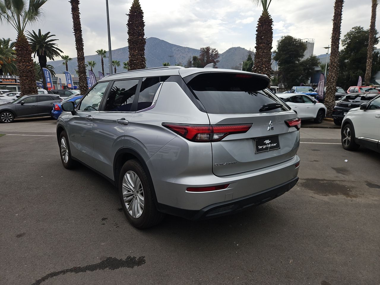 Mitsubishi Outlander Outlander Gl 2.5 Aut 2024 Usado Usado en Webautos.cl Mitsubishi Outlander Outlander Gl 2.5 Aut 2024 Usado Usado en Webautos.cl