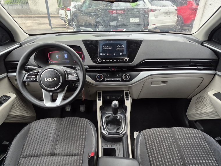Kia Carens Carens Lx 1.5l 6mt 7p - 2222 2023 Usado en Rosselot Usados