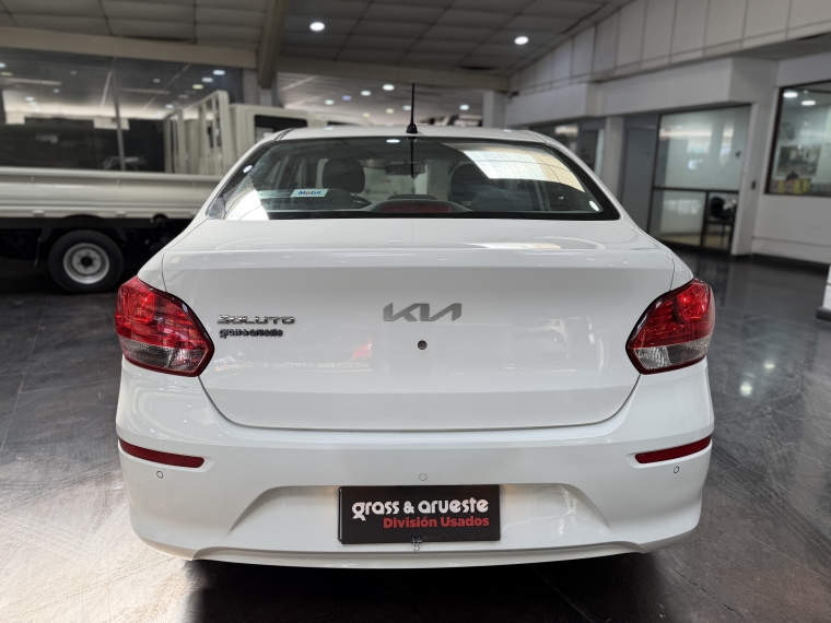 Kia Soluto Lx 1.4l Ac 5mt Full 2023  Usado en Grass & Arueste