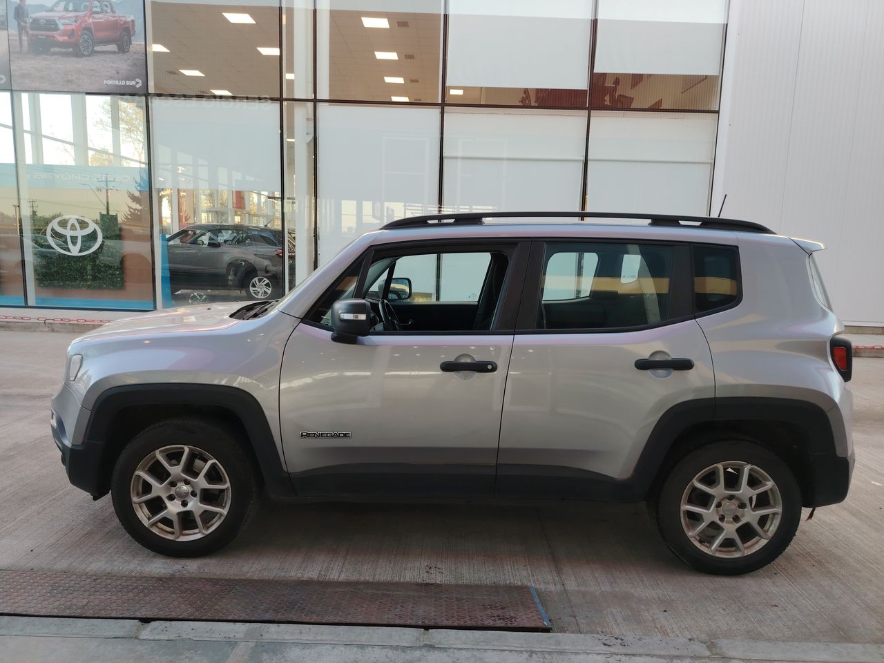 Jeep Renegade Renegade Sport 1.8 2022 Usado en Usados de Primera - Sergio Escobar