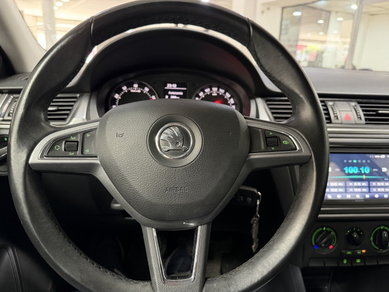 Skoda Rapid Ambiente 1.2l Tsi 6mt Ac 2015  Usado en Grass & Arueste