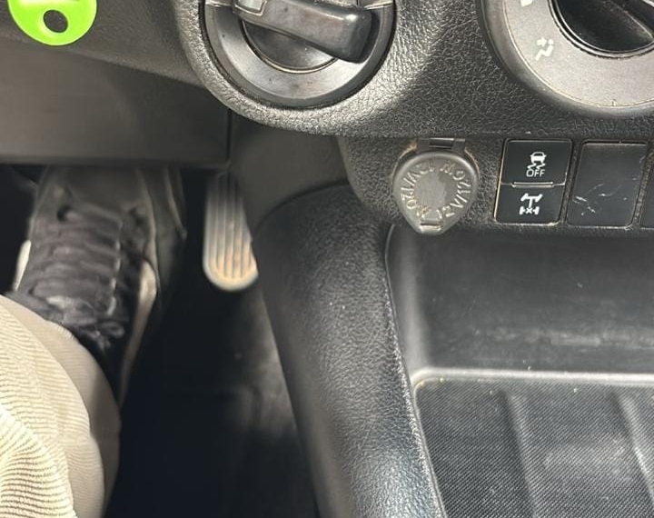 Toyota Hilux — foto 2 de 16