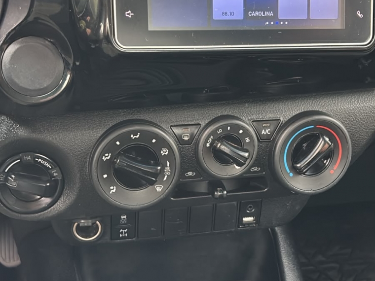 Toyota Hilux — foto 11 de 12