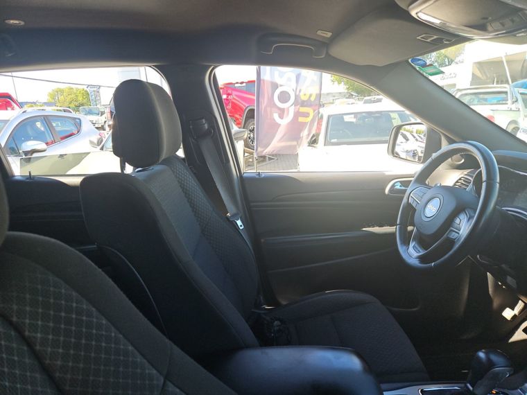 Jeep Grand cherokee 3.6 Laredo 4x2 At 5p 2022 Usado  Usado en Webautos.cl