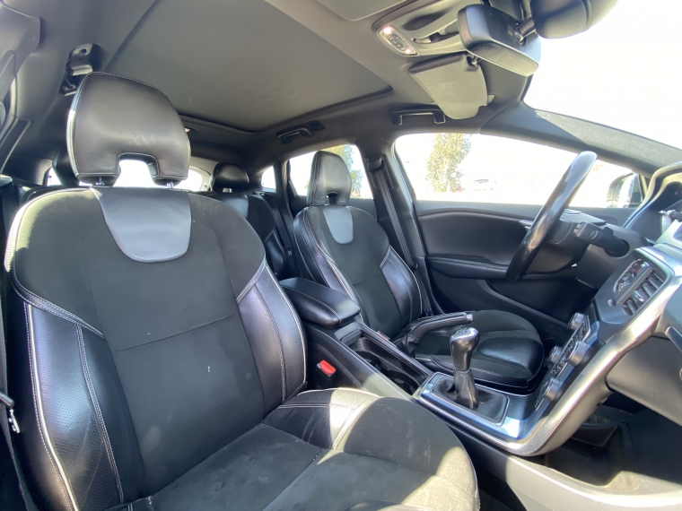 Volvo V40 V40 T4 Mec R-design 1.6 2016 Usado en Rosselot Usados