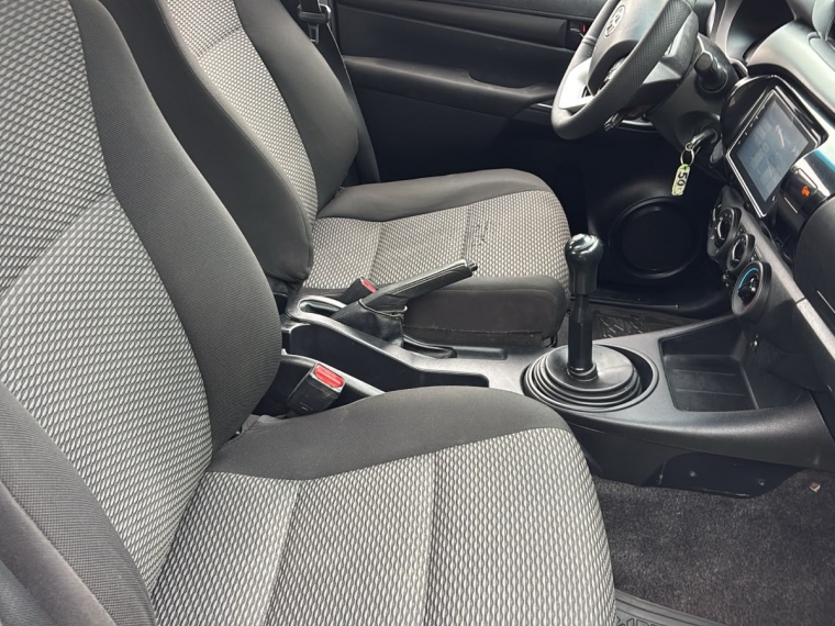 Toyota Hilux — foto 7 de 12