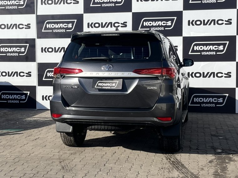 Toyota Fortuner 2.8 Sr5 Tdi Mt 4x4 Diesel 2023 Usado  Usado en Kovacs Usados