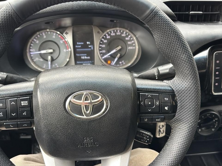 Toyota Hilux — foto 12 de 13