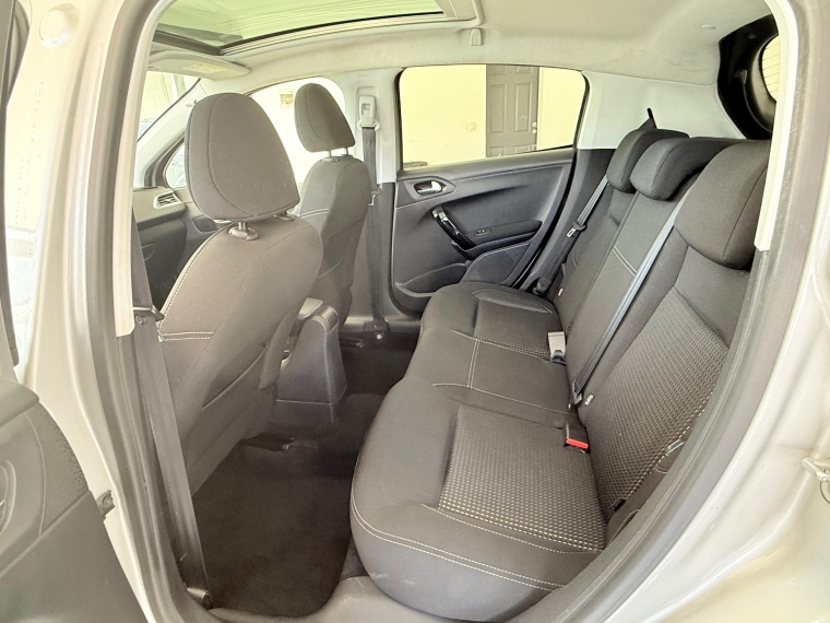 Peugeot 208 Allure Hdi 1.6 2017 Usado en Automotriz Olea Flaño