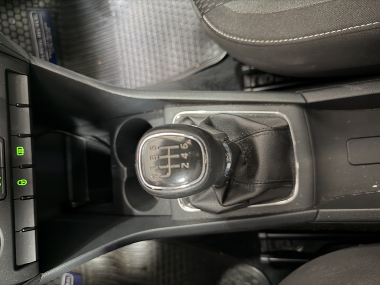 Skoda Rapid Ambiente 1.2l Tsi 6mt Ac 2015  Usado en Grass & Arueste