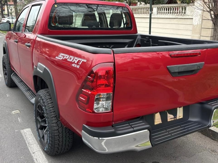 Toyota Hilux — foto 6 de 13