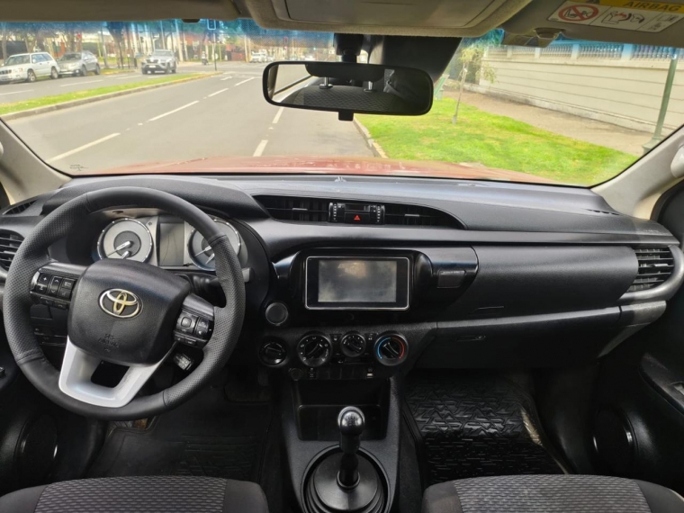 TOYOTA HILUX DX 4X4 2.4 - imagen 13