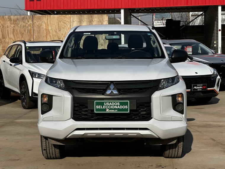 Mitsubishi L200 L200 D/c 2.4 Work Cr 4x2 Wf Doble Airbag Cc Mn 2023 Usado en Rosselot Usados