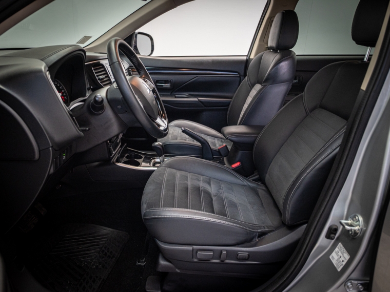 Mitsubishi Outlander 2.0 Glx At 4x2 2023 Usado  Usado en Pompeyo
