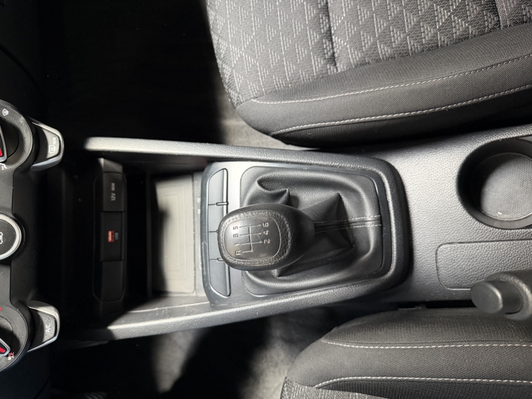 Kia Rio 5 Ex 1.4l 6mt Ac Abs 2023  Usado en Grass & Arueste