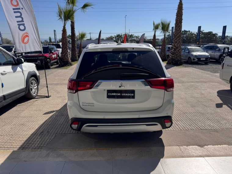 Mitsubishi Outlander 2.0 Glx At 4x2 2023 Usado  Usado en Webautos.cl