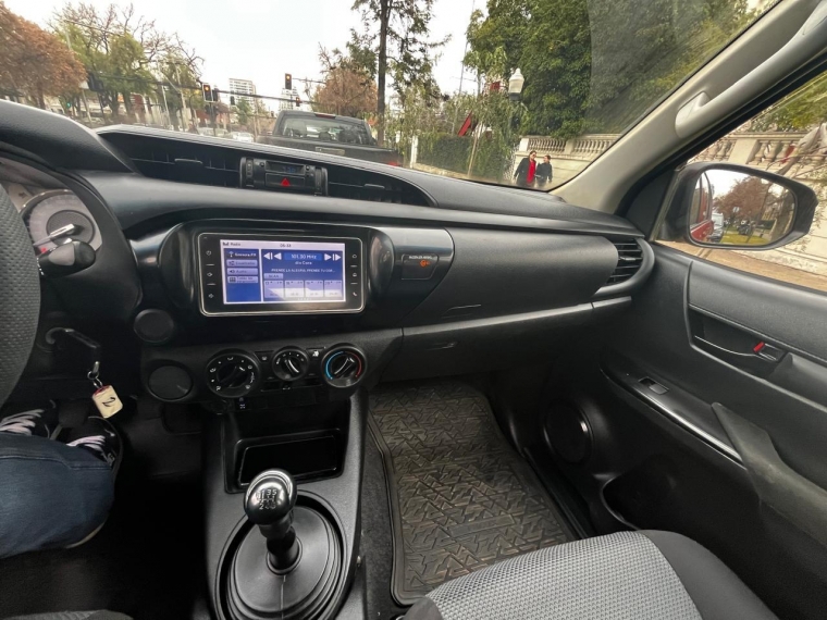 Toyota Hilux — foto 12 de 14