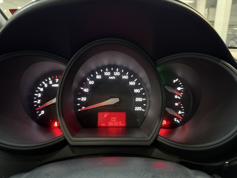 Kia Rio 5 Ex 1.4l 6mt Ac Full 2016  Usado en Grass & Arueste