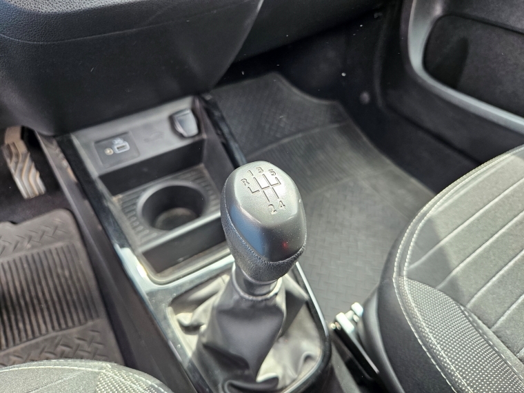 Renault Kwid — foto 11 de 14