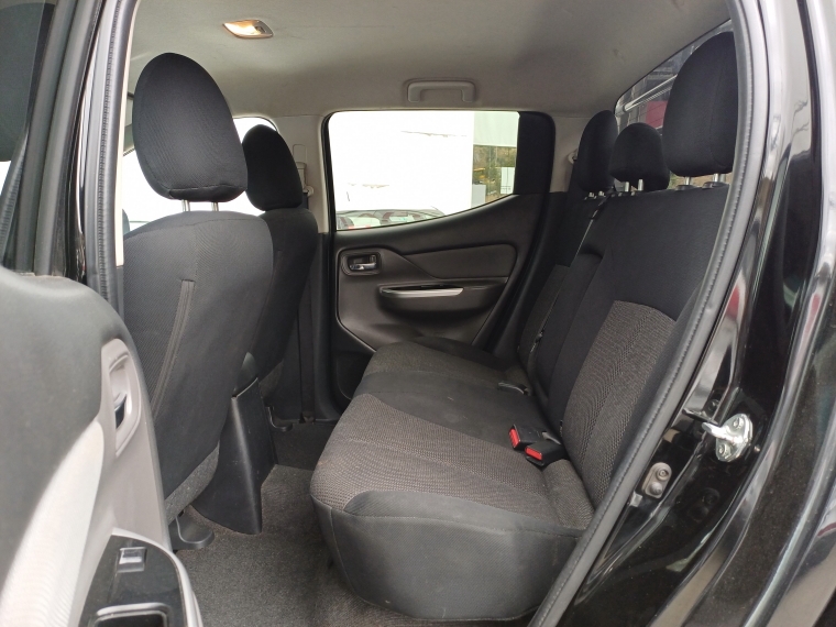 Mitsubishi L200 L200 D/c Dakar Crs Aut 2.4 4x4 2017 Usado en Rosselot Usados
