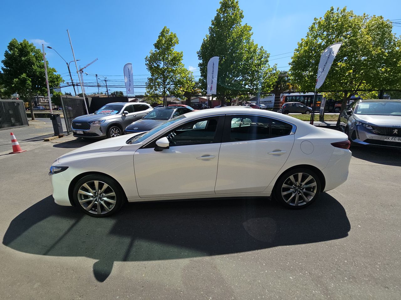 Mazda 3 3 Sedan 2.0 2023 Usado Usado en Webautos.cl Mazda 3 3 Sedan 2.0 2023 Usado Usado en Webautos.cl