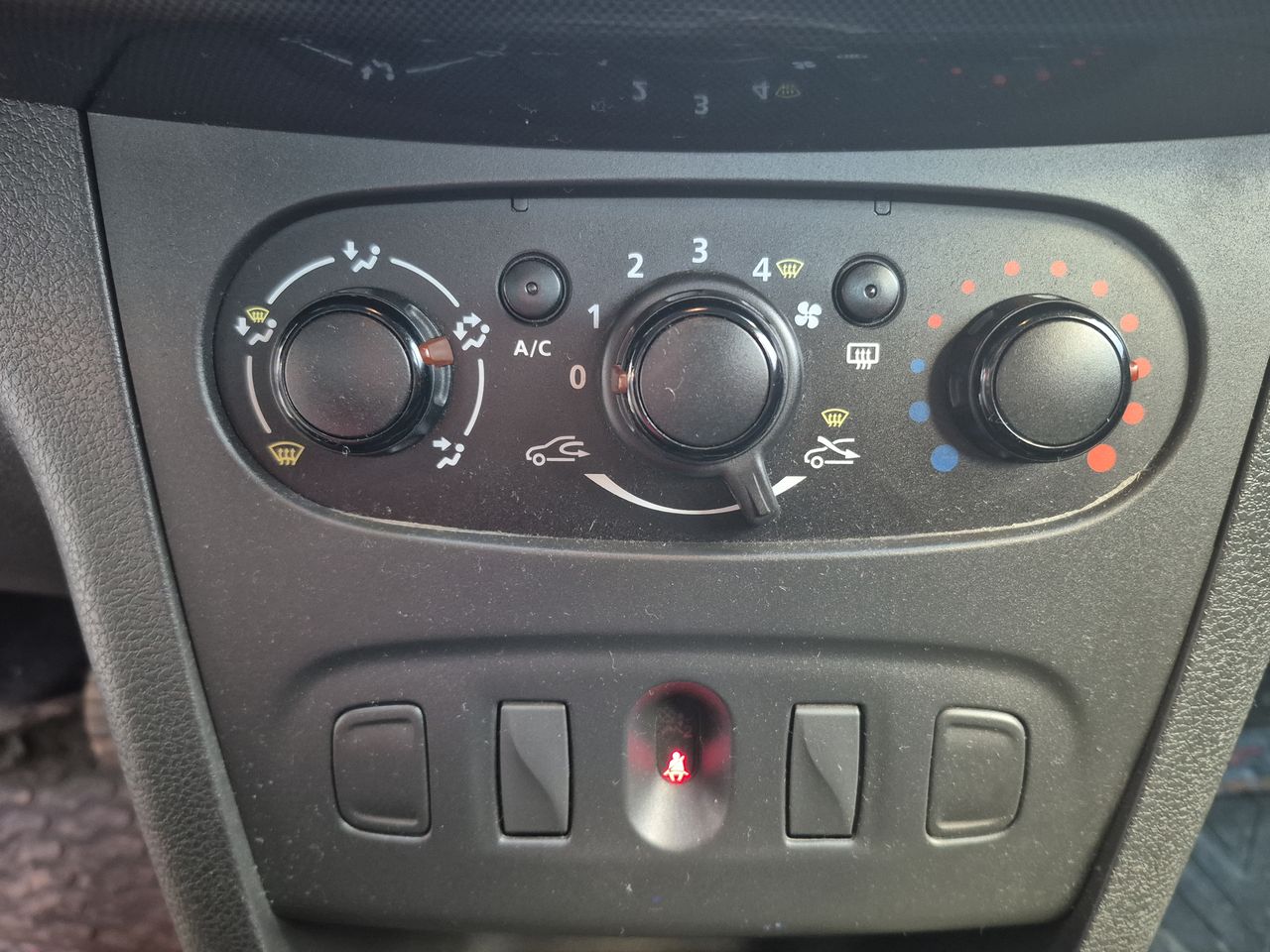 Renault Symbol Symbol Zen 1.6 2018 Usado Usado en Webautos.cl Renault Symbol Symbol Zen 1.6 2018 Usado Usado en Webautos.cl