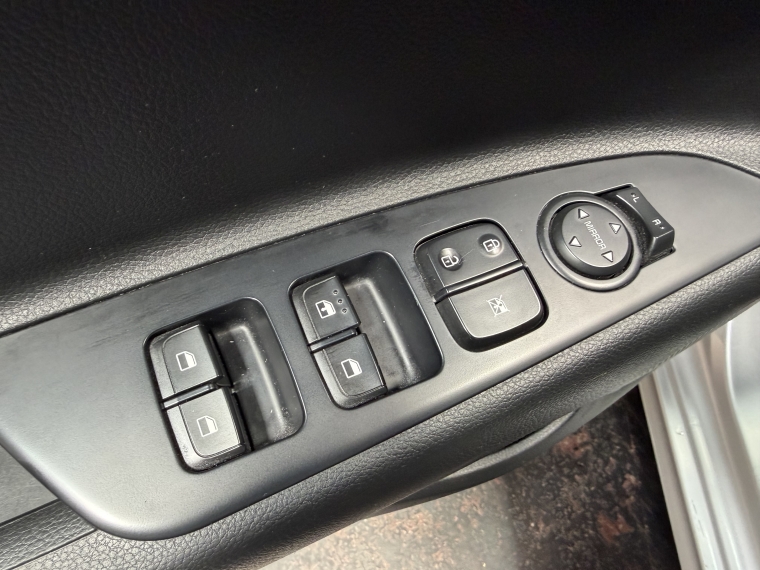 Kia Rio 5 Ex 1.4l 6mt Ac Abs 2023  Usado en Grass & Arueste