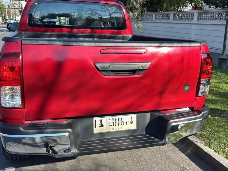 Toyota Hilux — foto 6 de 16