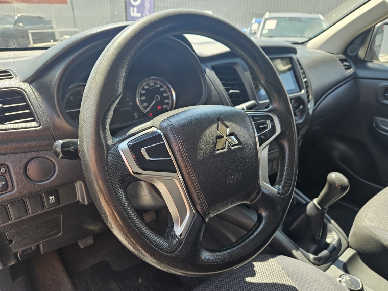 Mitsubishi L200 L200 D/c 2.4 Katana Crt 4x4 Special Pack 2023 Usado en Rosselot Usados