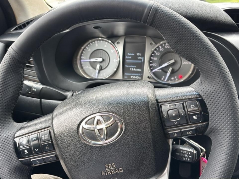 Toyota Hilux — foto 9 de 13