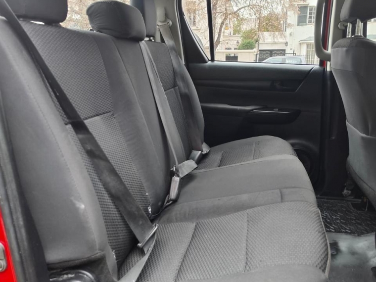Toyota Hilux — foto 17 de 18