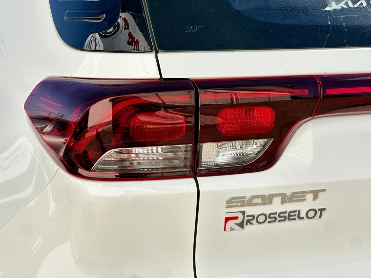 Kia Sonet Sonet Ex 1.5l 6mt Full 4x2 - 2111 2024 Usado en Rosselot Usados