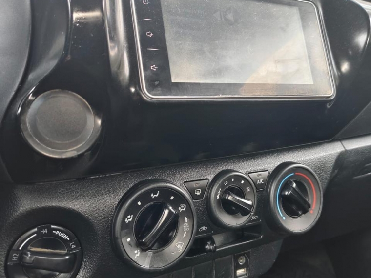 TOYOTA HILUX DX 4X4 2.4 - imagen 8