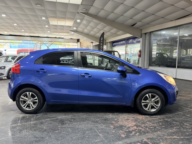 Kia Rio 5 Ub Ex 1.4l 6mt Ac 2013  Usado en Grass & Arueste