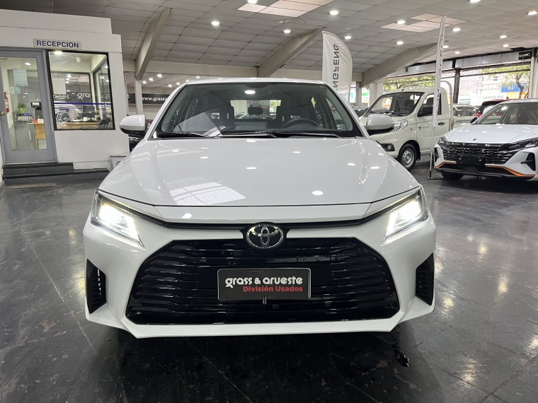 Toyota Yaris E Cvt 1.5l  2024  Usado en Grass & Arueste Usados