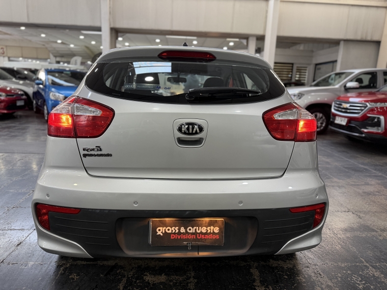 Kia Rio 5 Ex 1.4l 6mt Ac Full 2016  Usado en Grass & Arueste