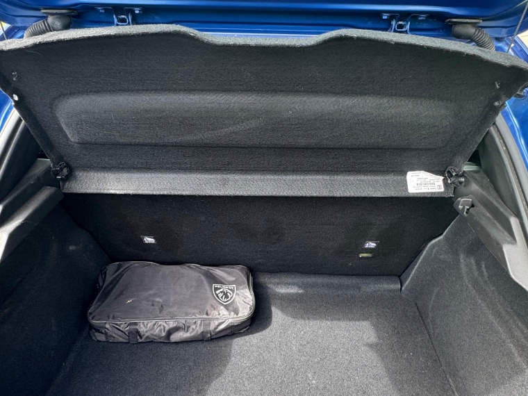 Peugeot 208 Puretech 75 Mt 1.2 2023  Usado en GT Autos Peugeot 208 Puretech 75 Mt 1.2 2023  Usado en GT Autos