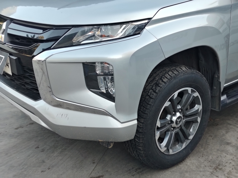 Mitsubishi L200 2.4 Td Dakar  Crs Hp At  4x4 Diesel 2023 Usado  Usado en Kovacs Usados