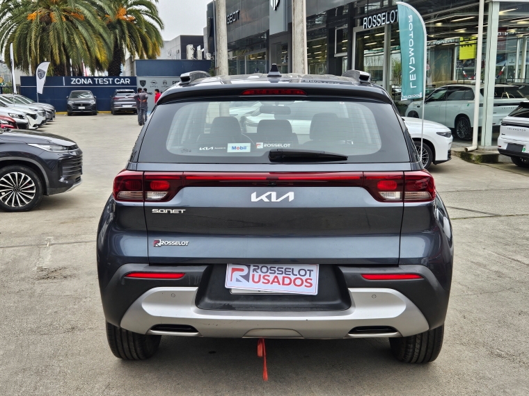 KIA Sonet — foto 6 de 16
