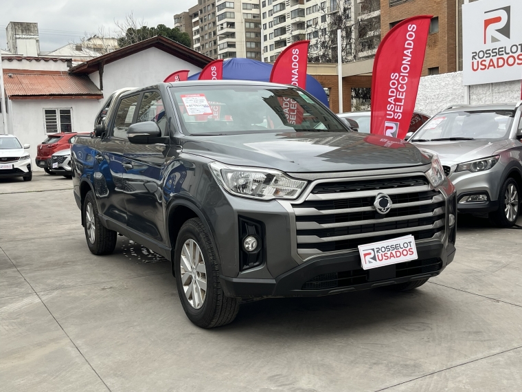 SsangYong Grand Musso — foto 3 de 24