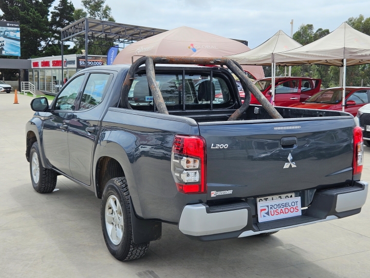 Mitsubishi L200 L200 D/c 2.4 Work Cr 4x2 Wf Doble Airbag Cc Mn 2023 Usado en Rosselot Usados