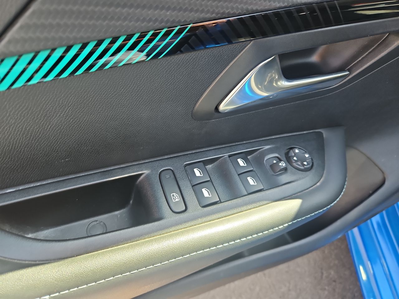 Peugeot 2008 2008 Puretech 130 Eat8 1.2 Aut 2023 Usado en Usados de Primera - Sergio Escobar