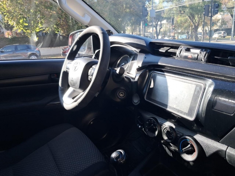 TOYOTA HILUX DX 4X4 2.4 - imagen 11