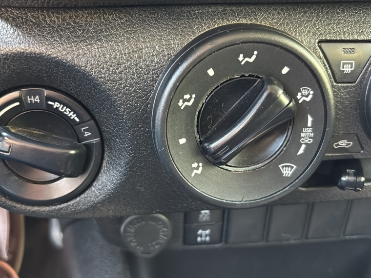 TOYOTA HILUX  Dcab DX 4x4 2.4cc - imagen 13