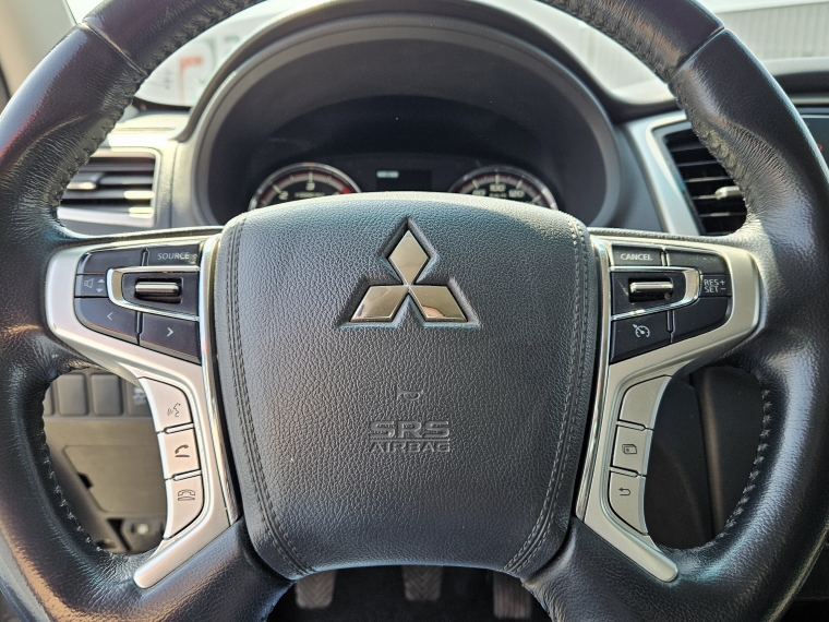 Mitsubishi L200 L200 D/c Dakar Crs Mt 2.4 4x4 Mn 2021 Usado en Rosselot Usados