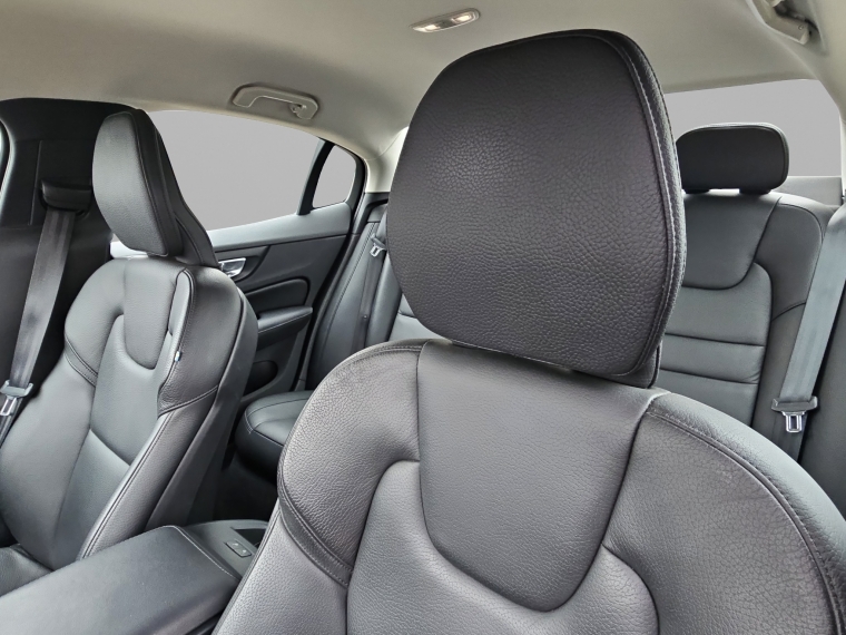 Volvo S60 B4 2023 Usado Usado en BMW Premium Selection Volvo S60 B4 2023 Usado Usado en BMW Premium Selection