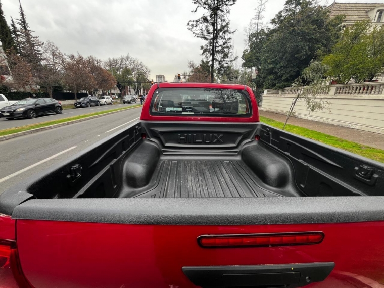 Toyota Hilux — foto 13 de 14
